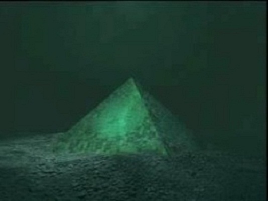 Two Giant Underwater Crystal Pyramids Discovered in the Center of the Bermuda Triangle Glass-Pyramids-Discovered-at-Bermuda-Triangle-1